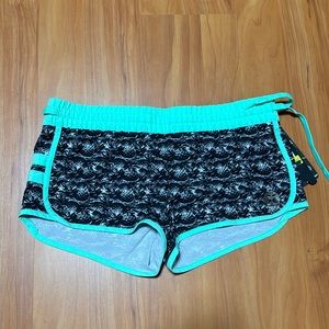 NWT Women’s Hurley Phantom Board shorts!